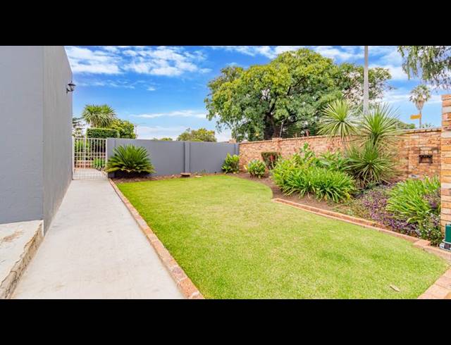 6 BEDROOM HOUSE FOR SALE IN BRACKENHURST